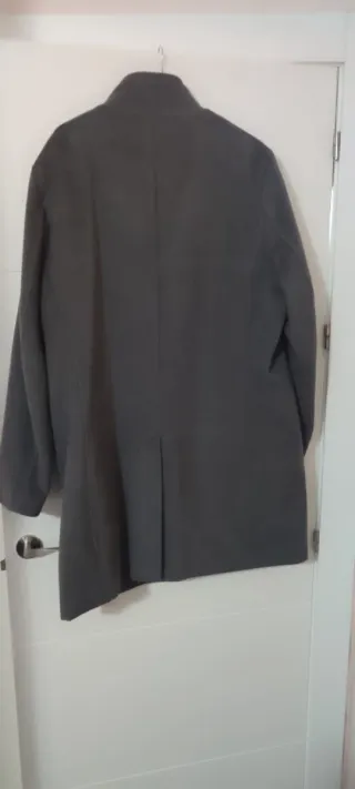 Abrigo Álvaro Moreno gris sin estrenar