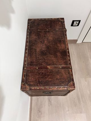 Baúl / Arcón de cuero y metal