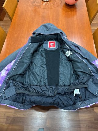 Chaqueta de esquí gris y morada niña