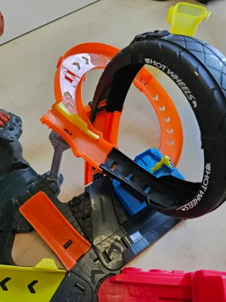 Pista Hot Wheels Gorila Tóxico