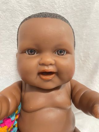 Muñeco bebé africano