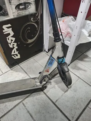 Patinete plegable plateado