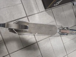 Patinete plegable plateado