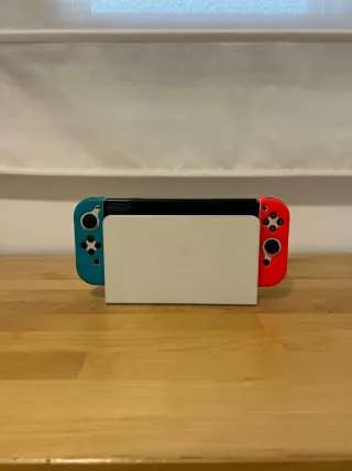 Nintendo Switch OLED Bianca e Nera