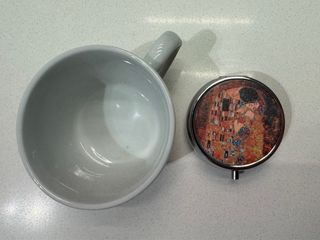 Portapillole rotondo decorato bacio Klimt