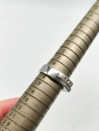 Anillo Oro Blanco 18kt con 2 puntas de diamante