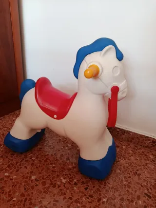 Caballito balancín infantil