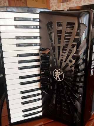 Acordeón cromático HOHNER Bravo III 72 + FUNDA
