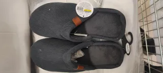 Pantofole invernali da uomo colore nero.