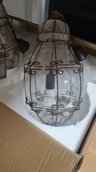 Lámpara de hierro y cristal rústica