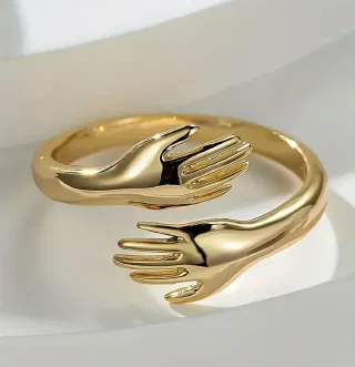 Anello a forma di mani abbraccio oro