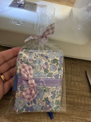 Estuche con goma para agenda. personalizable.