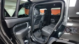 Land Rover  Defender 3.0D I6 250 SE 110 Auto 4WD