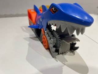 Hot Wheels Tiburón Devorador de Coches
