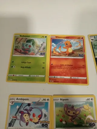 Cartas Pokémon GO: Bulbasaur, Charmander, Ambipom,