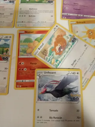 Cartas Pokémon GO: Bulbasaur, Charmander, Ambipom,