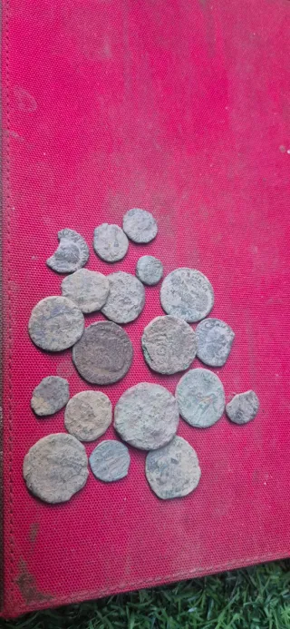 Lotto di antiche monete romane