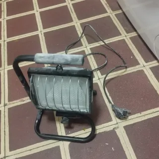 Foco de luz portátil con asa