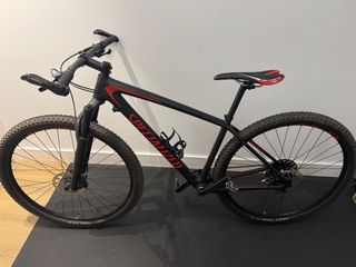Bicicleta MTB Specialized Negra/Roja