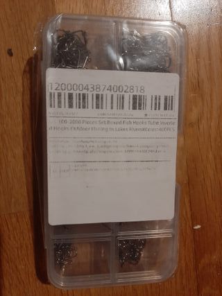 Caja de 400 anzuelos para pescar