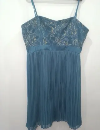 Vestido de fiesta azul plisado