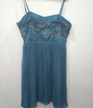 Vestido de fiesta azul plisado
