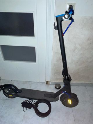 Patinete Eléctrico Negro y Azul