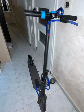 Patinete Eléctrico Negro y Azul