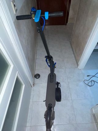 Patinete Eléctrico Negro y Azul