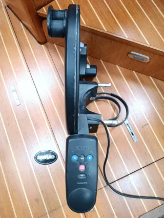 Piloto Automático Marino Simrad