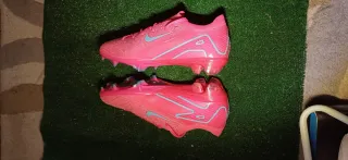 Botas de fútbol Nike Mercurial rosas