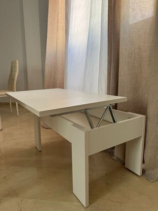 Sofá de tela gris y metal