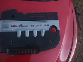 Tapa motor Alfa Romeo 1.9 JTD 16V GT