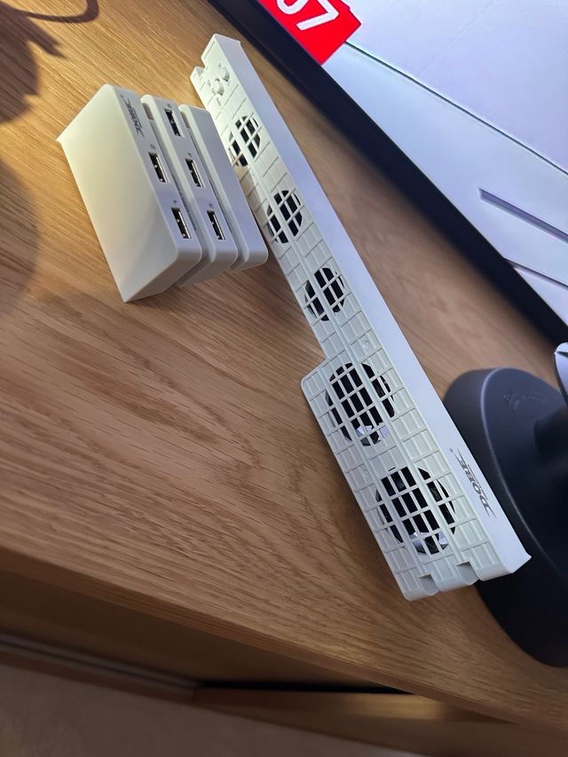Ventilatore e Hub USB per PS4