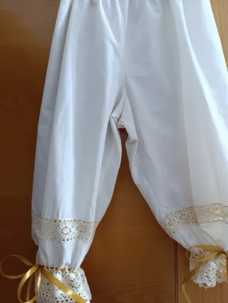 Pololos de fallera beige con encaje