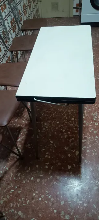 Mesa y 4 Sillas Cocina