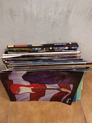 Catálogos Fender, Squier, Epiphone etc y revistas