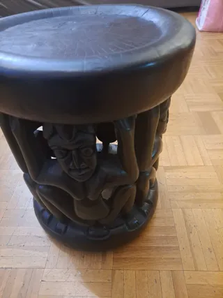 Taburete Bamileke tallado madera