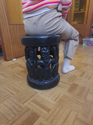 Taburete Bamileke tallado madera
