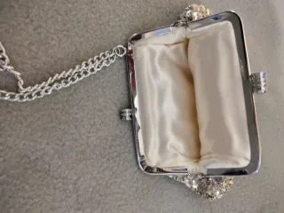 Portamonete da polso con catenella