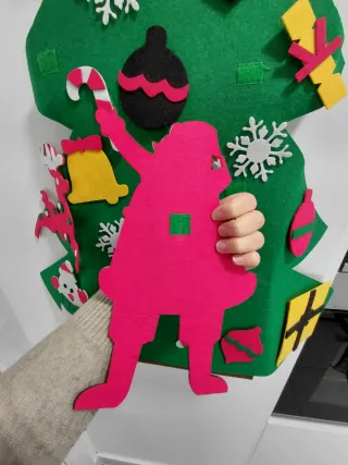 Árbol de fieltro decorativo