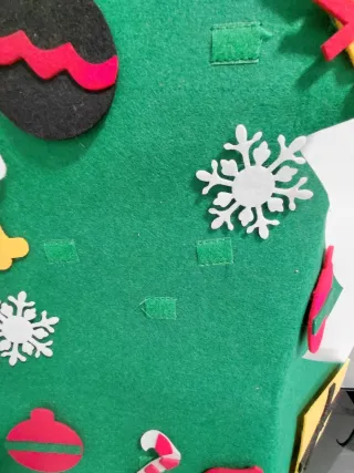 Árbol de fieltro decorativo