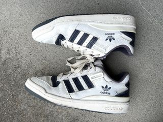 Adidas Forum Low blancas y azul marino