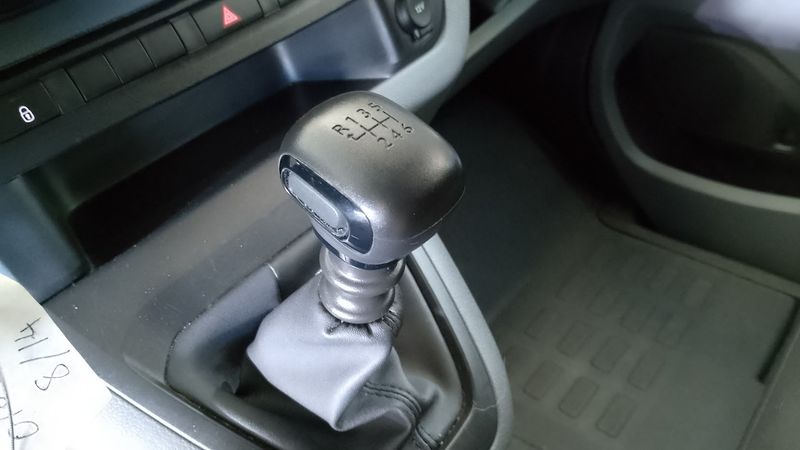 Opel Vivaro 2022, foto 20