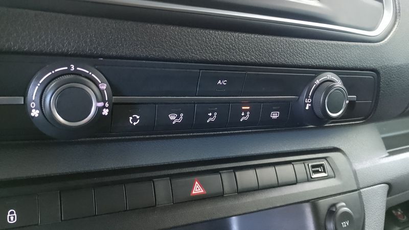 Opel Vivaro 2022, foto 23