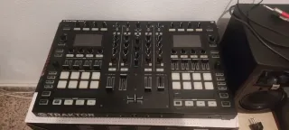 Controladora Traktor S8