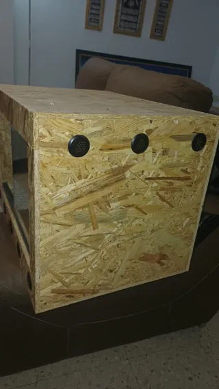 Terrario de madera para reptiles o roedores