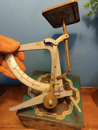 2 Bilance antiche / Pesacarta antiche