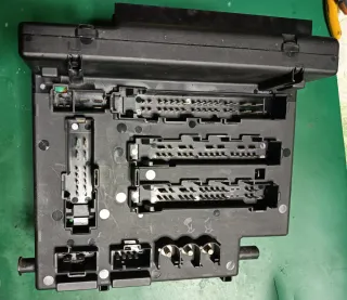 Caja de relés Ford Escort