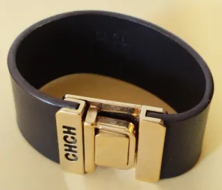 Pulsera Cuero CH Negra y Dorada